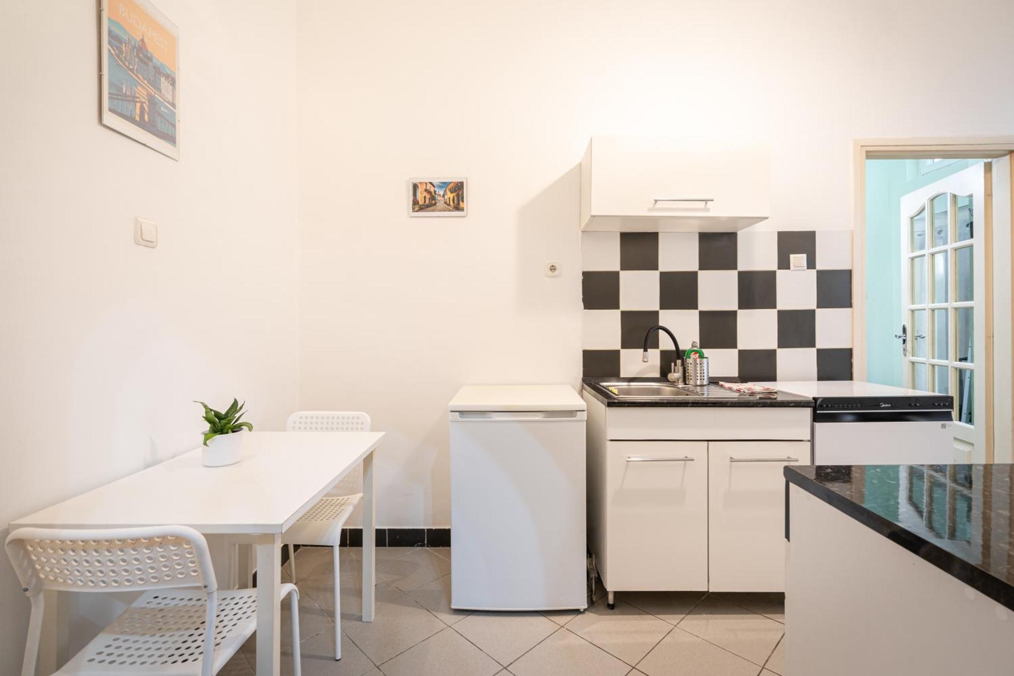 Affordable Heroes' Square Residence Budapest Ngoại thất bức ảnh